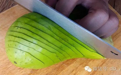 燈籠花刀的切法圖解，豬腰和茄子怎么切燈籠花刀