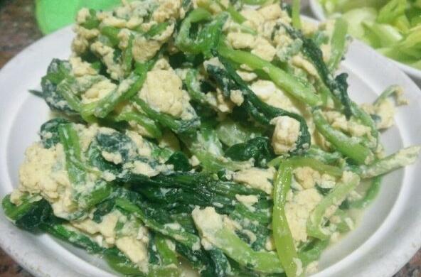 營(yíng)養(yǎng)又健康的蛋黃炒菠菜怎么做？