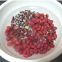 四紅補血養(yǎng)顏粥的做法圖解2