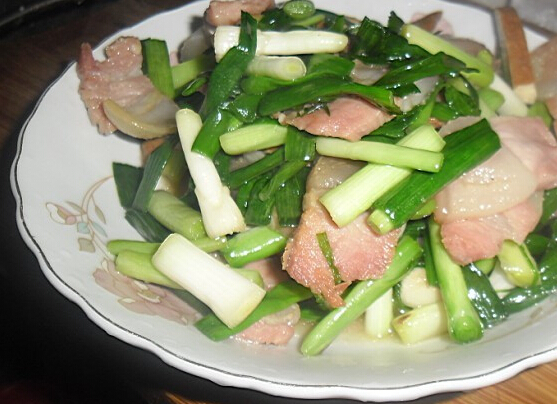 怎么做青蒜咸肉炒干子？