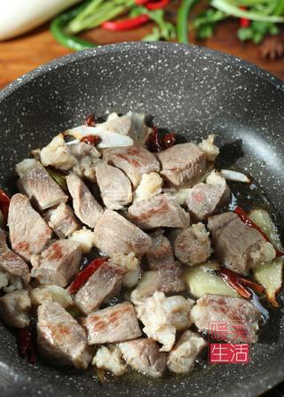 牛肉燉蘿卜的做法步驟：3