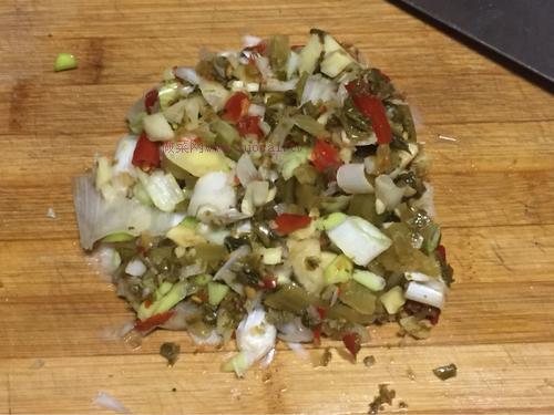 酸菜鯽魚(yú)的做法