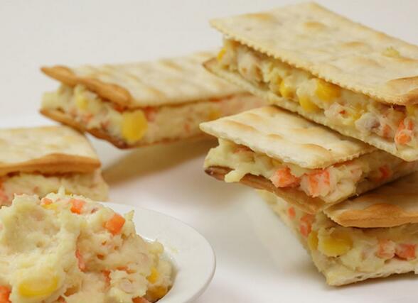 創(chuàng)新沙拉金槍魚夾心餅干怎么做？