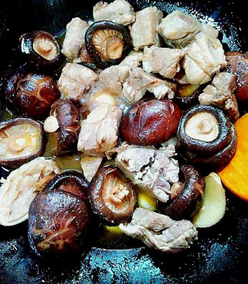 香菇玉米燒排骨的做法