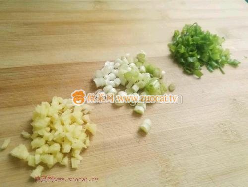 元?dú)忮伆偷淖龇?/ data-v7JX=