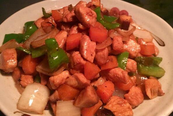 營(yíng)養(yǎng)豐富的五彩雞肉丁怎么做？