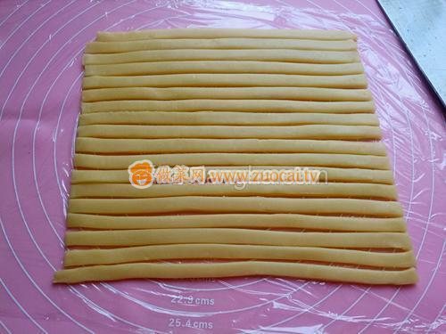 草莓醬夾心編織餅干的做法