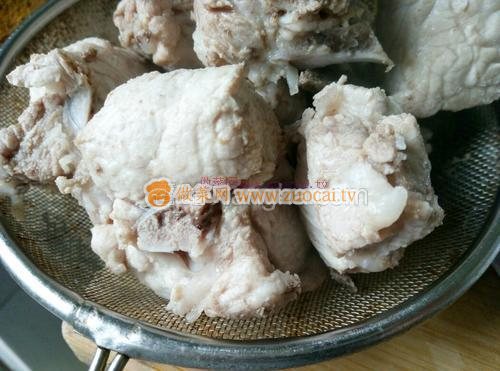 白蘿卜枸杞紅棗豬骨湯的做法