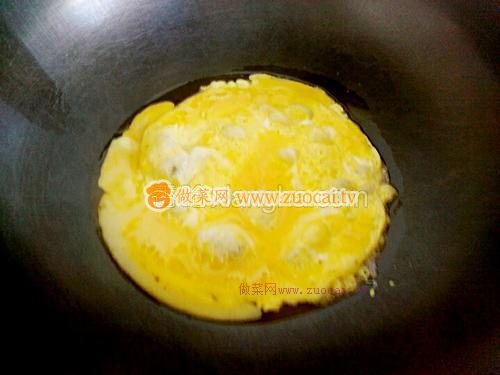 洋蔥木耳胡蘿卜炒雞蛋的做法