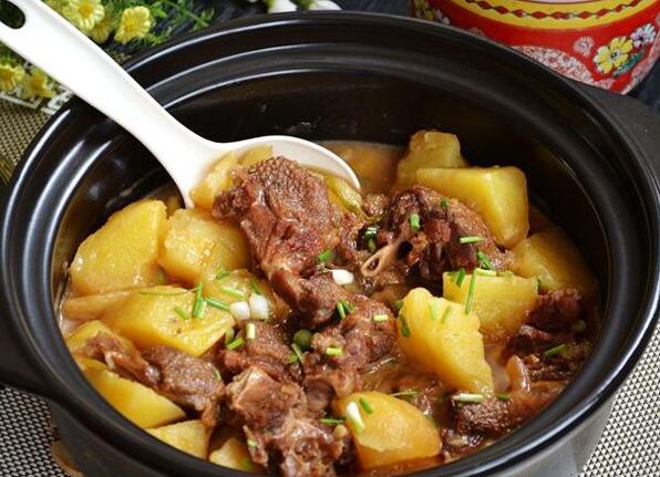 食補(bǔ)美味土豆燉老鵝怎么做？