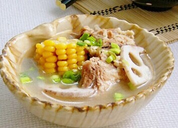 玉米蓮藕排骨湯
