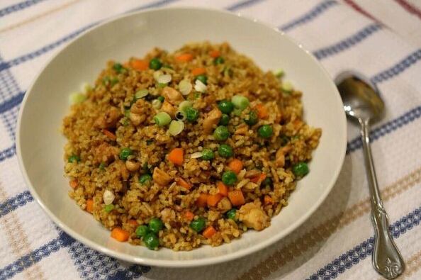 咖喱雞丁炒飯怎么做？