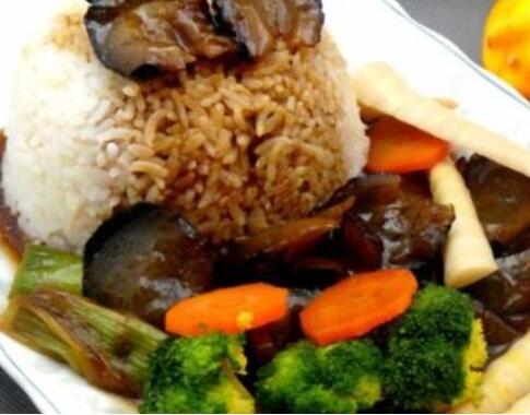 營養(yǎng)均衡的海參泡飯怎么做？