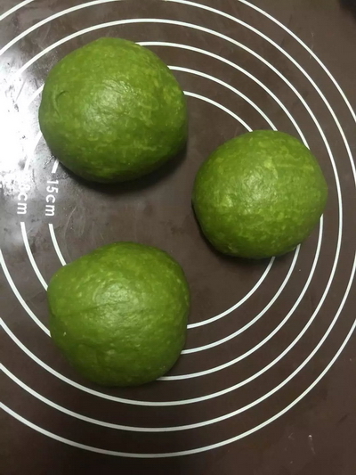 抹茶麻薯夾心軟歐面包的做法步驟4