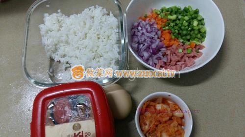韓國(guó)泡菜炒飯的做法