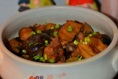 豆泡香菇燉雞腿的做法，豆泡香菇燉雞腿怎么做