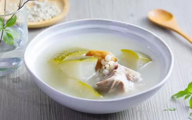 潤肺補水的冬瓜薏米豬腱湯怎么做？