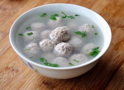 強(qiáng)筋骨，消水腫的牛肉丸子湯