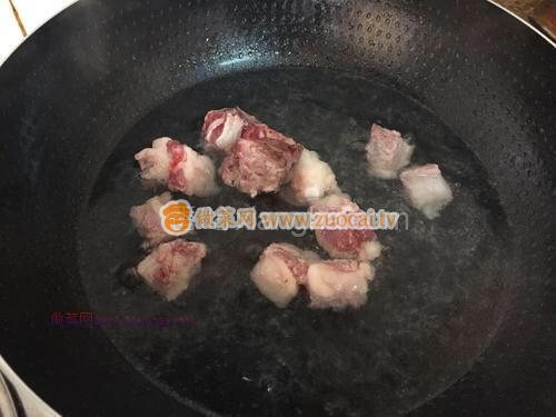 蟲(chóng)草花排骨湯的做法