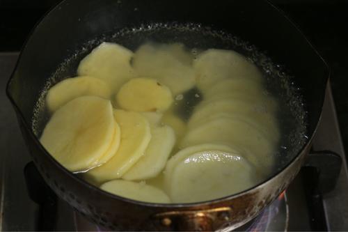 香辣干鍋土豆的做法