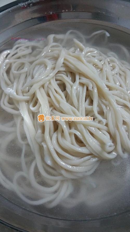 新疆托克遜拉條子拌面王的做法