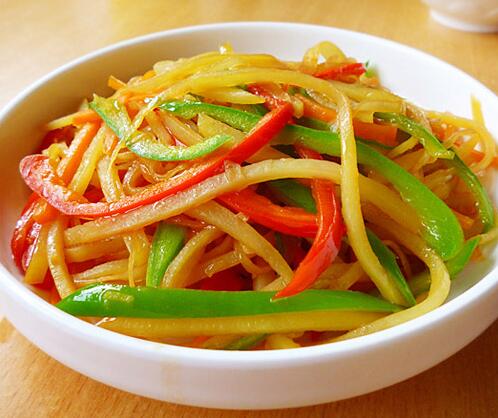 怎么做下飯的雙椒土豆絲？