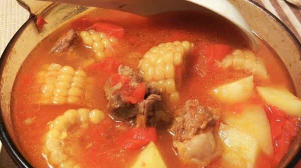 補鈣又營養(yǎng)的番茄玉米土豆排骨湯怎么做？