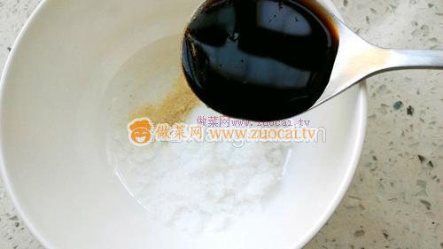 西藍(lán)花拌銀耳的做法