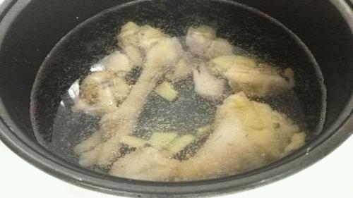 農(nóng)家燉土雞的做法