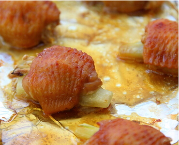 色澤金黃的雞翅包金針菇怎么做？