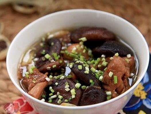 營養(yǎng)美味的香菇蒸雞塊怎么做