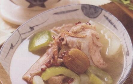 降血壓、調(diào)節(jié)血糖的老黃瓜煲豬骨湯怎么做？