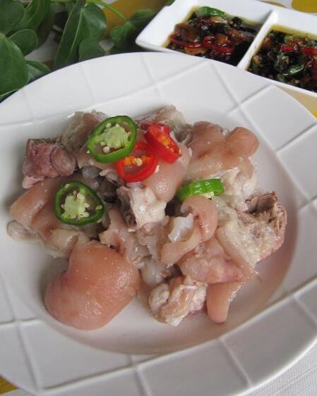 湯鮮肉嫩的白水豬蹄怎么做？