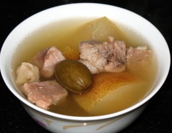 雪梨橄欖燉瘦肉的做法,防燥潤(rùn)肺的家常菜