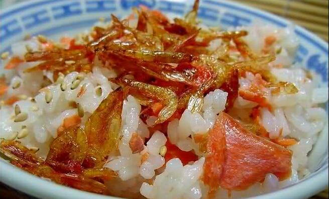 怎么做三文魚拌飯？