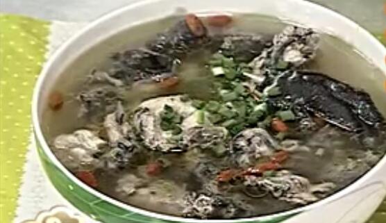 清淡養(yǎng)人的清燉烏雞湯