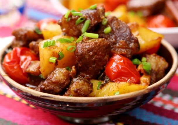 砂鍋土豆燒牛肉怎么做？