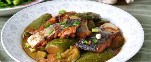 鮮香美味的馬鮫魚蒸茄子怎么做？
