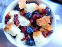 藍(lán)莓蔓越莓面包布丁步驟6