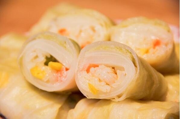 美味營(yíng)養(yǎng)不流失的糯米蝦仁包菜卷怎么做？