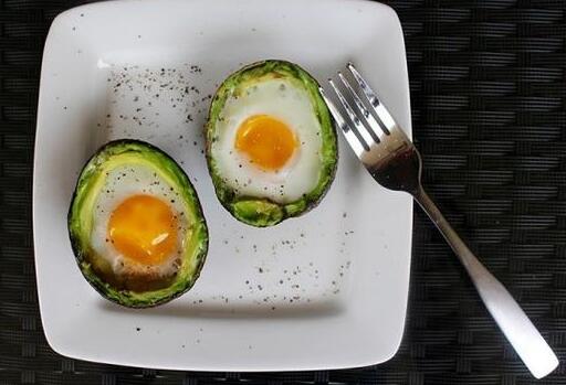 新吃法之牛油果焗蛋怎么做？