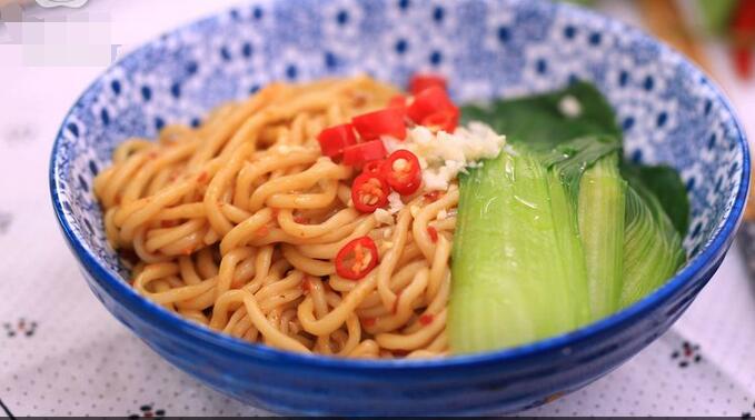 家常重慶小吃酸湯麻辣小面怎么做？