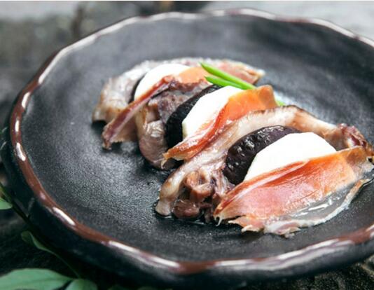 鮮嫩爽口的火腿燉肘子怎么做？