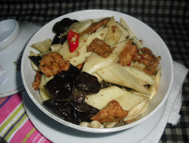黑木耳茭白炒肉怎么做？
