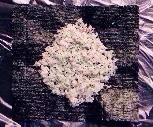 海苔飯團便當(dāng)?shù)淖龇?/ data-a215=