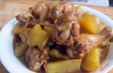 營(yíng)養(yǎng)又下飯的翅根燉土豆怎么做？