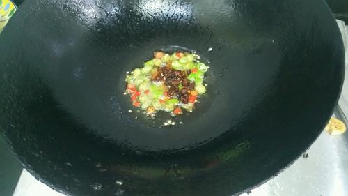 干鍋鯽魚的做法