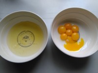 草莓奶油蛋糕卷的做法步驟2