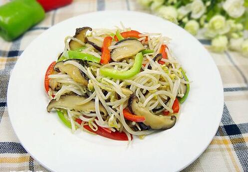 混搭美味香菇炒豆芽怎么做？