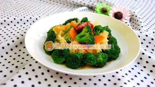 西藍(lán)花拌銀耳的做法